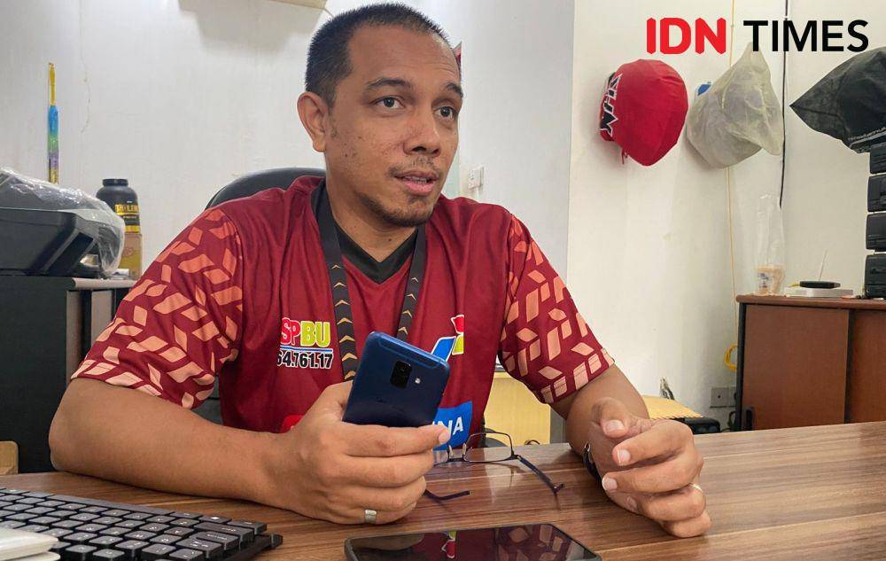 Manajer SPBU 64.761.17 Gunung Guntur, Randy Faisal Hud. (IDN Times/Erik Alfian)