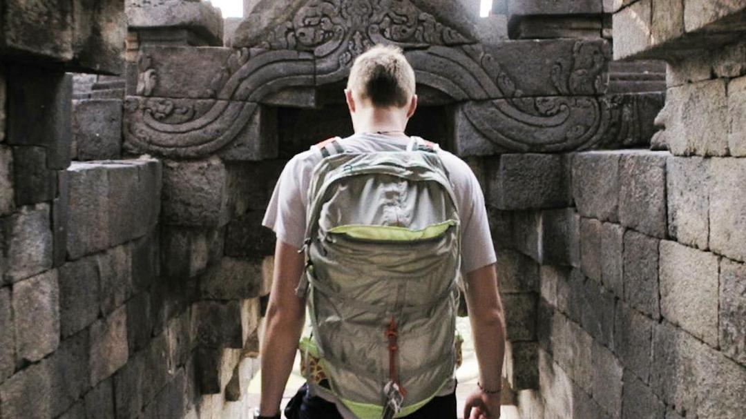 https://cdn.idntimes.com/content-images/post/20170918/0000014c-dca1-dbda-a9ef-ffedcde00000-backpack-through-indonesia-in-under-5-minutes-5aee6f13077ab5cddedb04709e9f1893.jpg