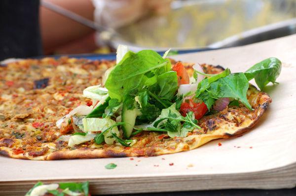 http://cdn.idntimes.com/content-images/post/old/01f04-Pizza3_travelandescapeca.jpg