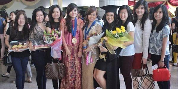 http://cdn.idntimes.com/content-images/post/old/03707-wisuda17_facebook.jpg