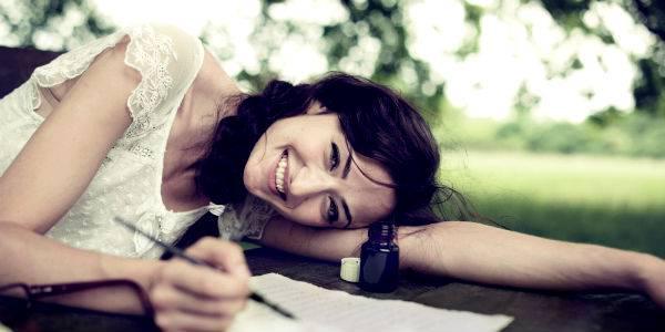 http://cdn.idntimes.com/content-images/post/old/06cfd-o-HAPPY-WOMAN-WRITING-facebook_huffpost.jpg