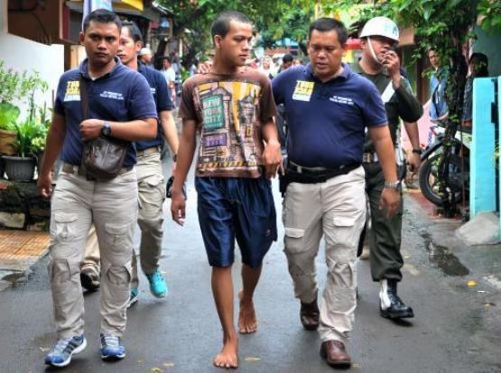 http://cdn.idntimes.com/content-images/post/20160218/089065200-1453364790-20160121-pengerebekan-kawasan-berlan-jakarta-yr2-004baf3e56b10d60197b1aca1657afaf.jpg