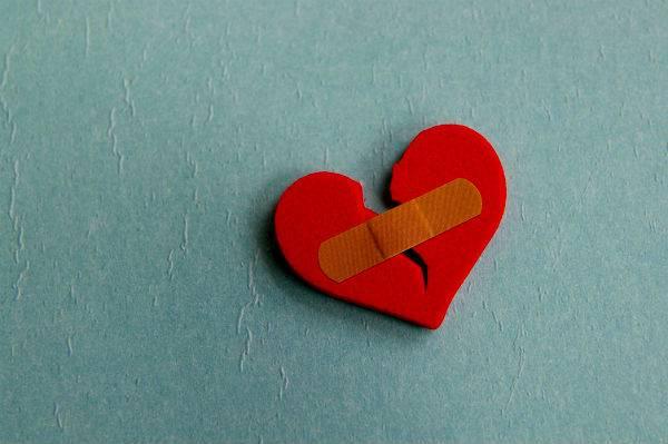 http://cdn.idntimes.com/content-images/post/old/0c726-tumblr_static_broken-heart_prettysmartblog.jpg