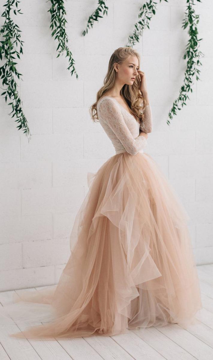 https://cdn.idntimes.com/content-images/post/20170918/0e825a5303228a2544e2af7c87c5e8f6-tulle-wedding-skirt-modest-wedding-1968db95f2f15ba688367b270ac24fce.jpg