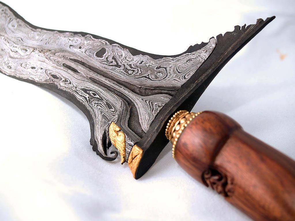 http://cdn.idntimes.com/content-images/post/20160718/1-keris-ecdaf685f1846587ba8d450bfb2652d7.jpg
