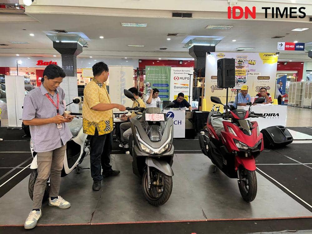 Adira Finance menyelenggarakan pameran otomotif Adira Expo Serba Cuan yang digelar di Java Supermal Semarang, 21-25 Mei 2025. (IDN Times/Anggun Puspitoningrum)