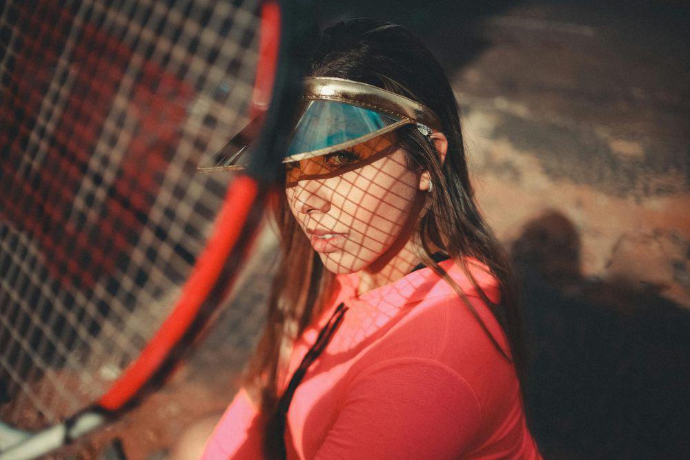 4 Rekomendasi Topi Padel Cewek Anti UV, Terlindungi dan Modis!