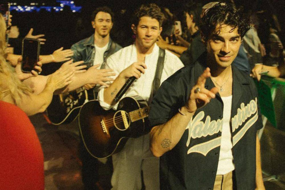 Jonas Brothers (instagram.com/joejonas)