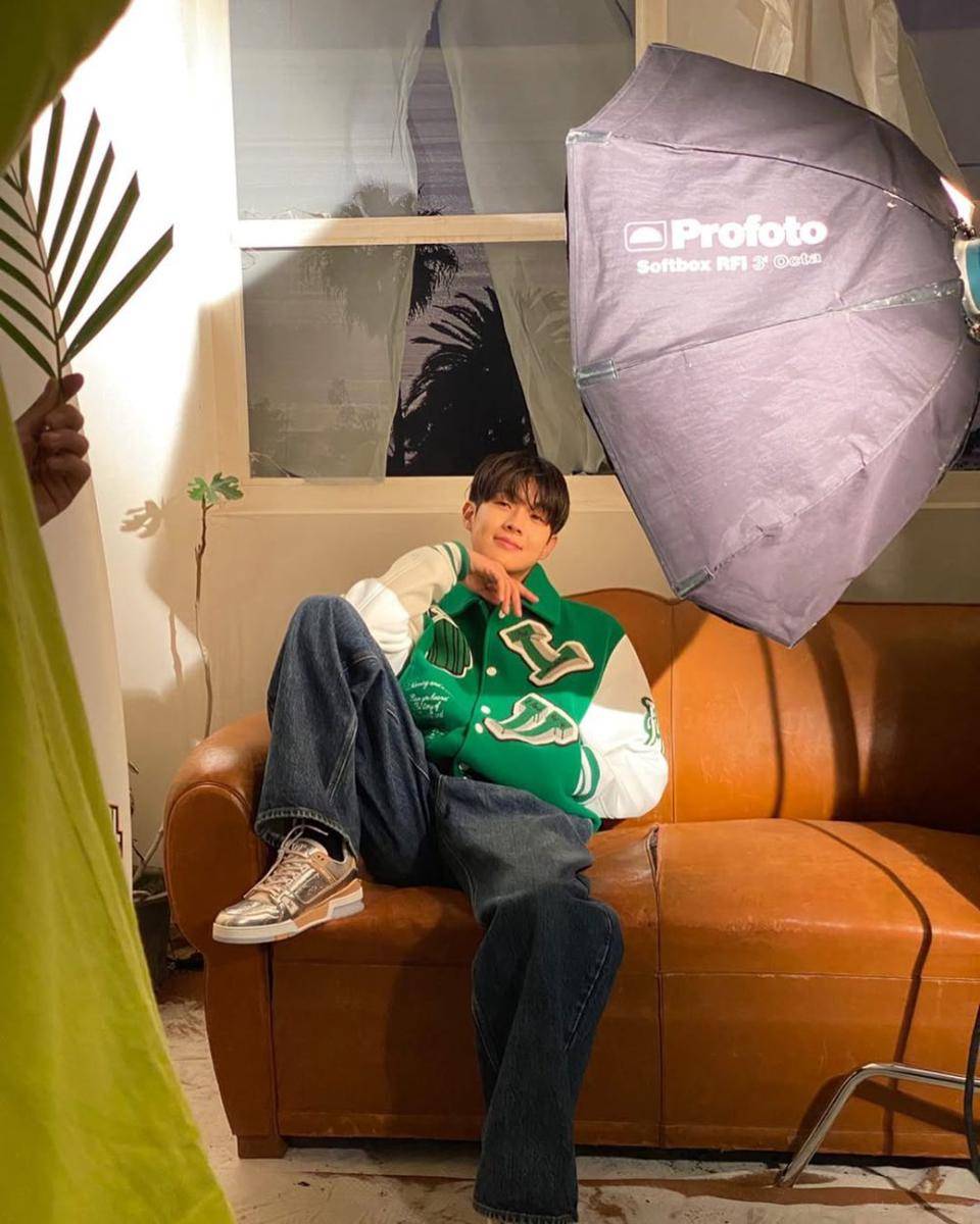 ide daily outfit keren ala Choi Woo Shik (instagram.com/dntlrdl)