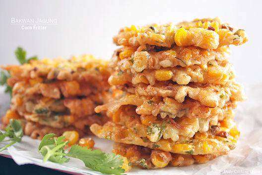 http://cdn.idntimes.com/content-images/post/20151108/1109-bakwan_jagung2.jpg