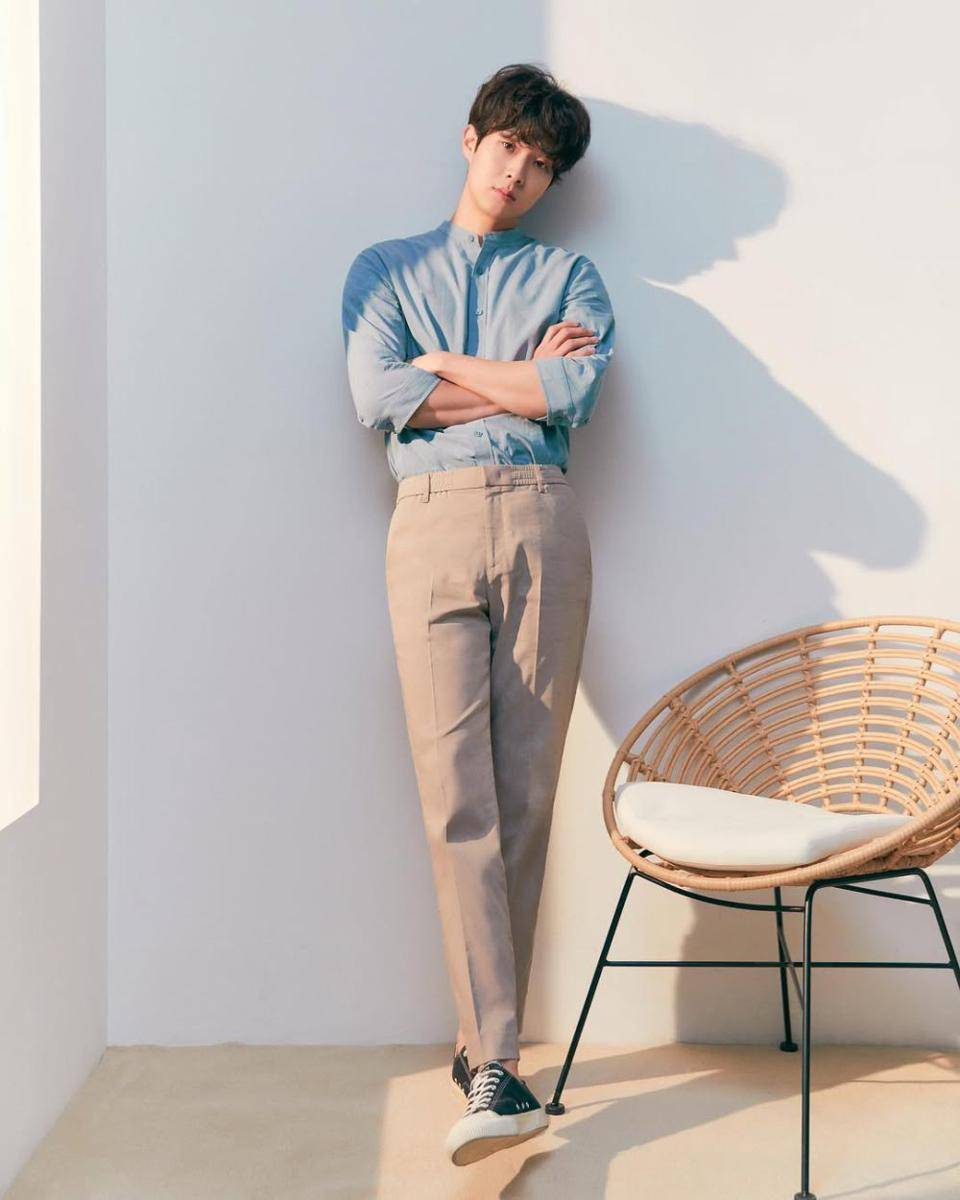 ide daily outfit keren ala Choi Woo Shik (instagram.com/dntlrdl)