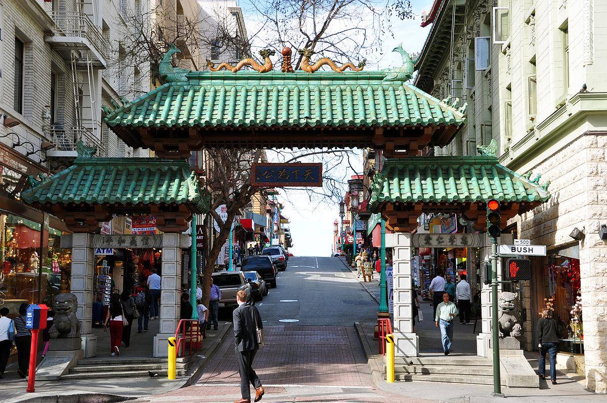 https://cdn.idntimes.com/content-images/post/20180117/1200px-1-chinatown-san-francisco-arch-gateway-ae6c897293adffa90645d96f52b40c16.JPG