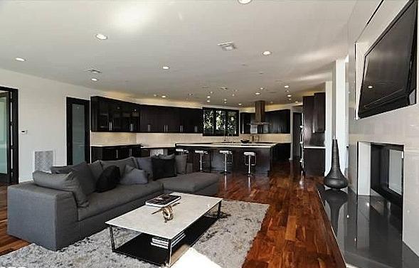 https://cdn.idntimes.com/content-images/post/20170412/121026-rihanna-kitchen-hmedphotoblog600-6a6f53160d9afb9721affa3ebae53f43.jpg