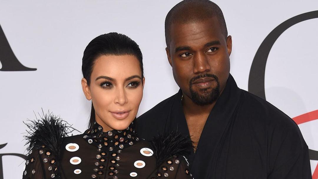 https://cdn.idntimes.com/content-images/post/20161003/1280-kim-kardashian-kanye-west-gettyimages475549306-42a84f77694d9ce299a6cfd93b18e607.jpg