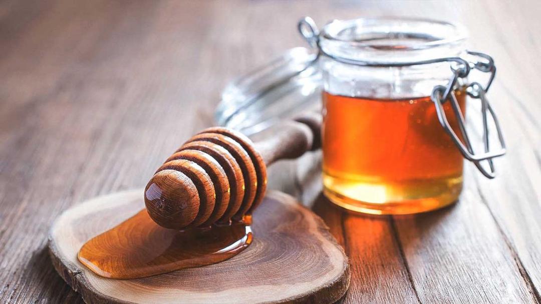 https://cdn.idntimes.com/content-images/post/20161118/1296x728-natural-remedies-for-sore-throats-honey-bb72a450266fc5a56c5869f19fa91d91.jpg