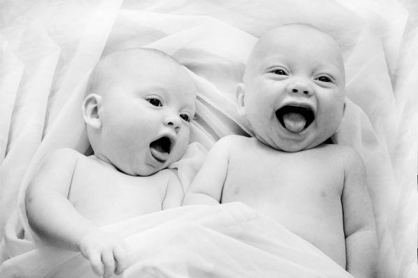 http://cdn.idntimes.com/content-images/post/old/1346a-twins22_mummyendeavourscouk.jpg