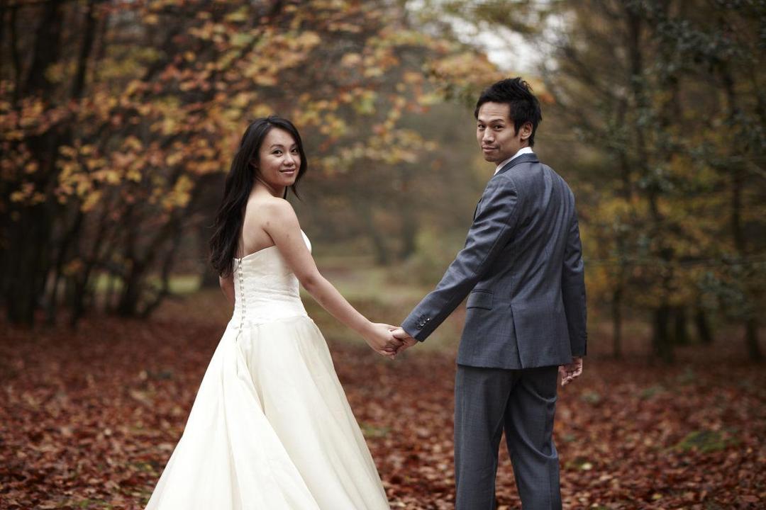 http://cdn.idntimes.com/content-images/post/20160116/14-autumn-inspired-wedding-shoot-wellies-trash-dress-e408e9aed7153e69ba01475725e34c52.jpg