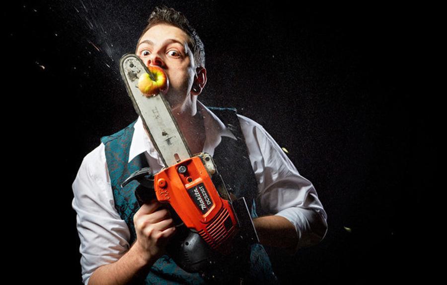 http://cdn.idntimes.com/content-images/post/20160628/1440693873-johnny-strange-chainsaw-guinness-2a4df3bd297d90ec9eb2a9e21222b138.jpg
