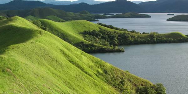 http://cdn.idntimes.com/content-images/post/old/1c901-danau-sentani---plesir.info.jpg