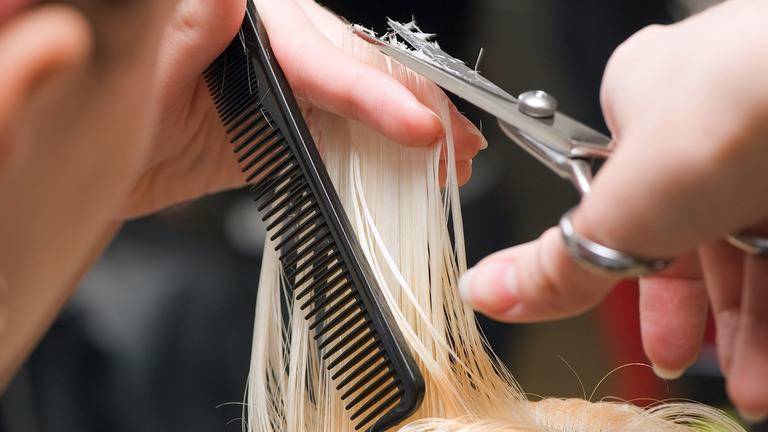 http://cdn.idntimes.com/content-images/post/old/1d0a4-hair_cut_xxxlarge_howcast.jpg