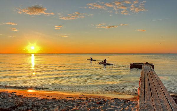 http://cdn.idntimes.com/content-images/post/old/1e773-Sunrise8_flickrcom.jpg