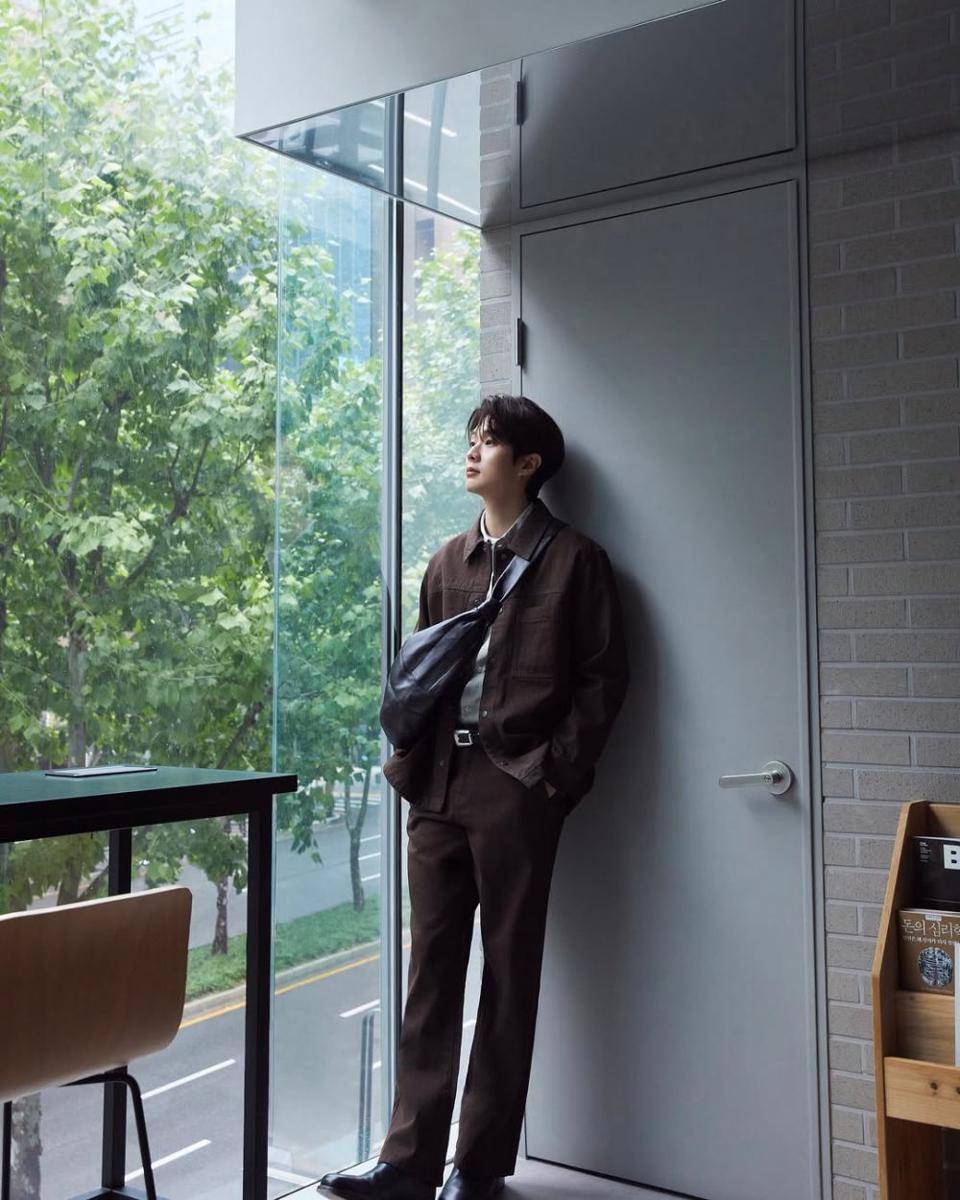ide daily outfit keren ala Choi Woo Shik (instagram.com/dntlrdl)