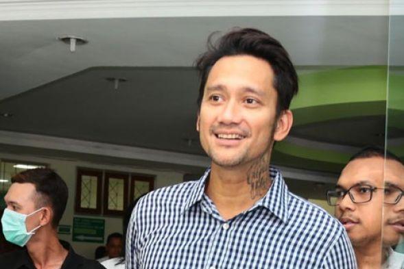 https://cdn.idntimes.com/content-images/post/20171230/20170815antarafoto-penangguhan-penahanan-tora-sudiro-140817tora-1-c91a1cce6ae85d276c2f4f27a240f4de.jpg