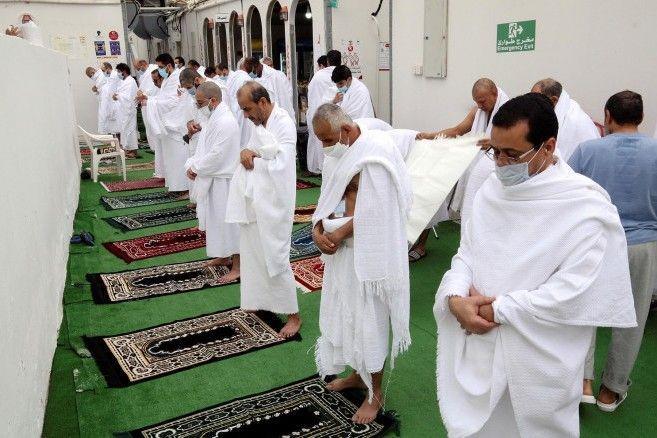 https://cdn.idntimes.com/content-images/post/20210719/2021-07-18t153956z-620630843-rc23no9knfrn-rtrmadp-3-saudi-haj-75b2ec1470fa71f6216c423805775b0f.jpg
