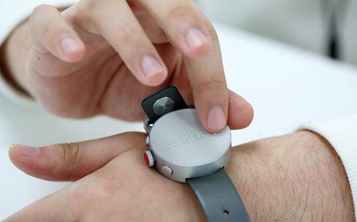 https://cdn.idntimes.com/content-images/post/20170918/25-gadget-disabillities-68ad7b484b0023840f449c4bd315919f.jpg
