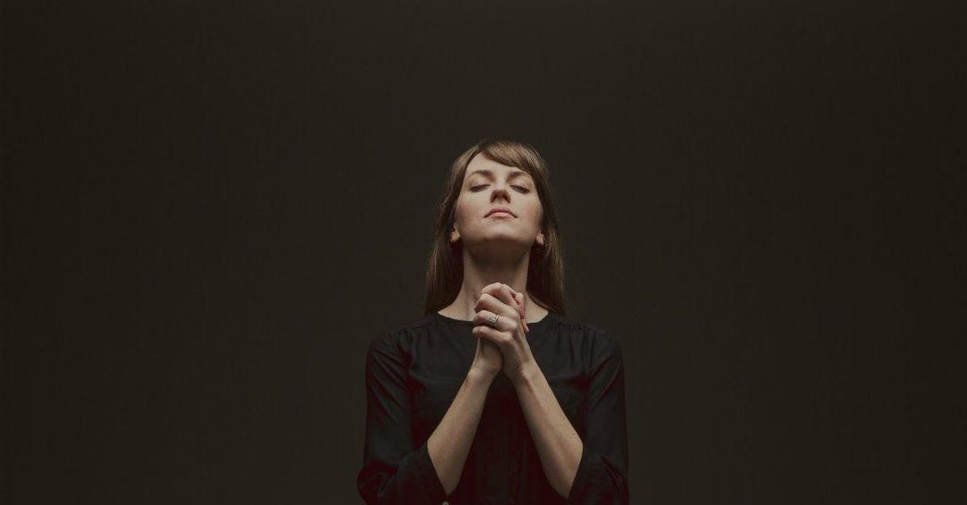 http://cdn.idntimes.com/content-images/post/20160416/25158-woman-praying-dark-black1200wtn-93d3f98496d9aa3f8e29b8b8131e9c5b.jpg