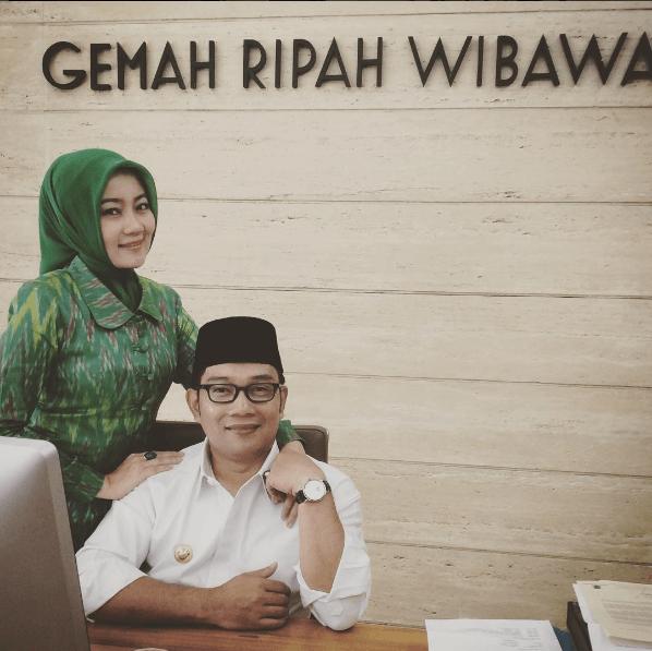 http://cdn.idntimes.com/content-images/post/20160404/3-maju-mundur-susah-senang-bersama-e5c605bdb4fdfefd9cf5029f09c9f06f.PNG