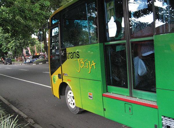 http://cdn.idntimes.com/content-images/post/old/3a0f1-Jogja3_wikimediaorg.JPG