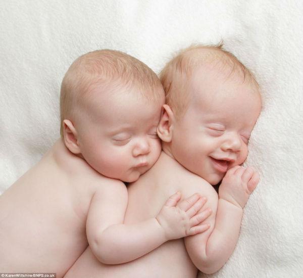 http://cdn.idntimes.com/content-images/post/old/3c3b4-twins33_imgkid.jpg