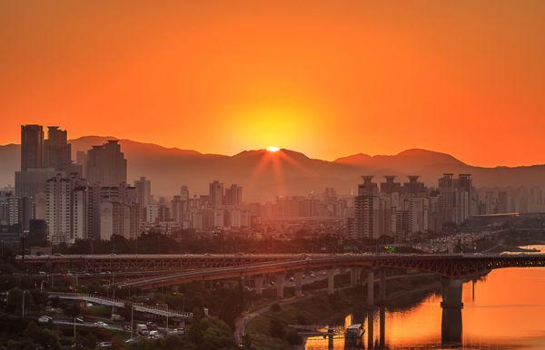 http://cdn.idntimes.com/content-images/post/old/3c44e-Sunrise2_huffpostcom.jpg