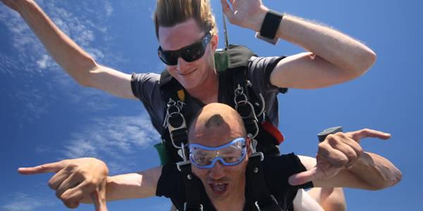 http://cdn.idntimes.com/content-images/post/old/3cae6-hal-skydive-oahu---damontucker.com.jpg