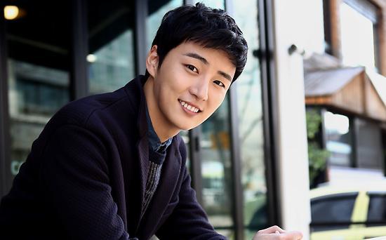 http://cdn.idntimes.com/content-images/post/old/3ce50-YoonShiYoon1.jpg