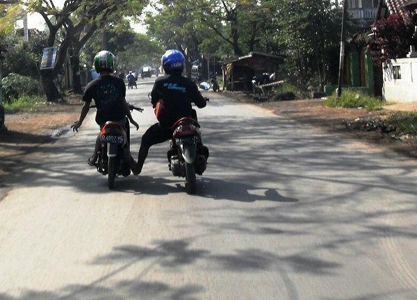 http://cdn.idntimes.com/content-images/post/old/40177-Kendaraan7_batikmaniablogdetikcom.jpg