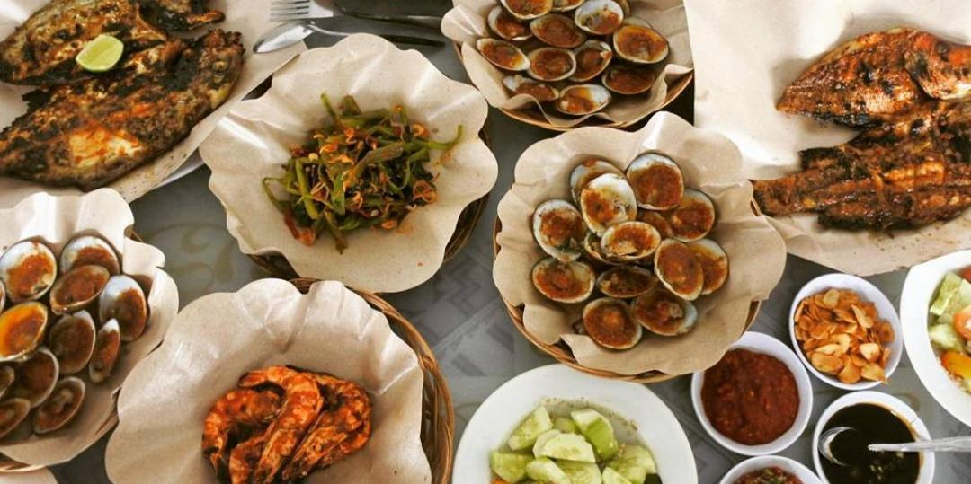 https://cdn.idntimes.com/content-images/post/20180226/40303502358a99206065e7015fd23d4c-warung-mami-ikan-bakar-1156-577-c-5afbb3d0d12deec20e360fd329395b05.jpg