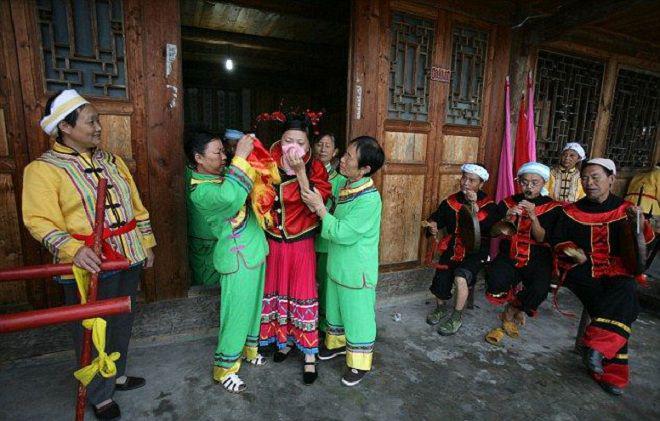 https://cdn.idntimes.com/content-images/post/20160912/5-neveroyatnyh-svadebnyh-tradiciy-v-kitae-dab7be6adc2782e90be96a8f5b15d3da.jpg