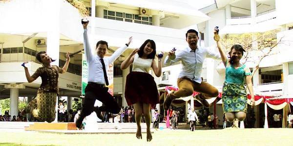 http://cdn.idntimes.com/content-images/post/old/588fc-wisuda21_facebook.jpg