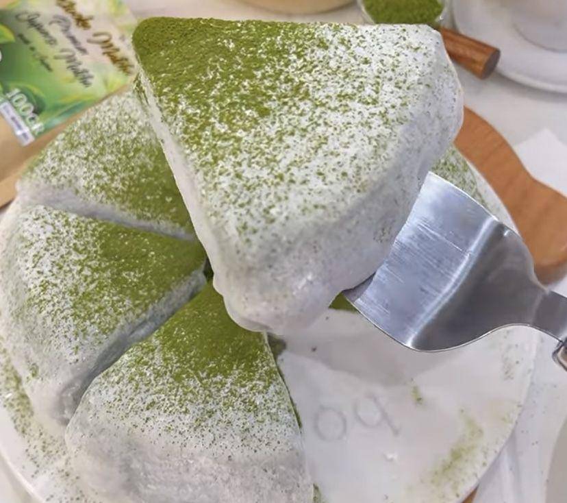 Matcha Mochi Burnt Cheesecake (instagram.com/@meina83)
