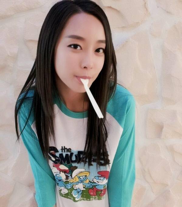 http://cdn.idntimes.com/content-images/post/old/5d036-gb26_onehallyu.jpg
