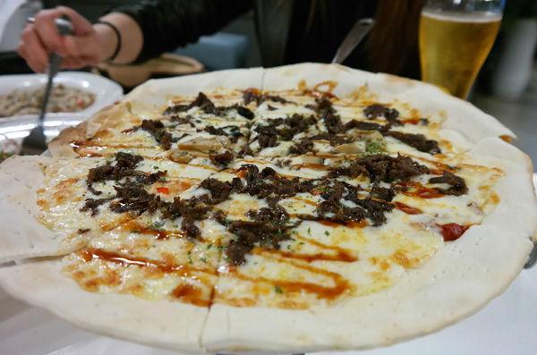 http://cdn.idntimes.com/content-images/post/old/5f7bd-Pizza15_dumbindaegublogspotcom.JPG