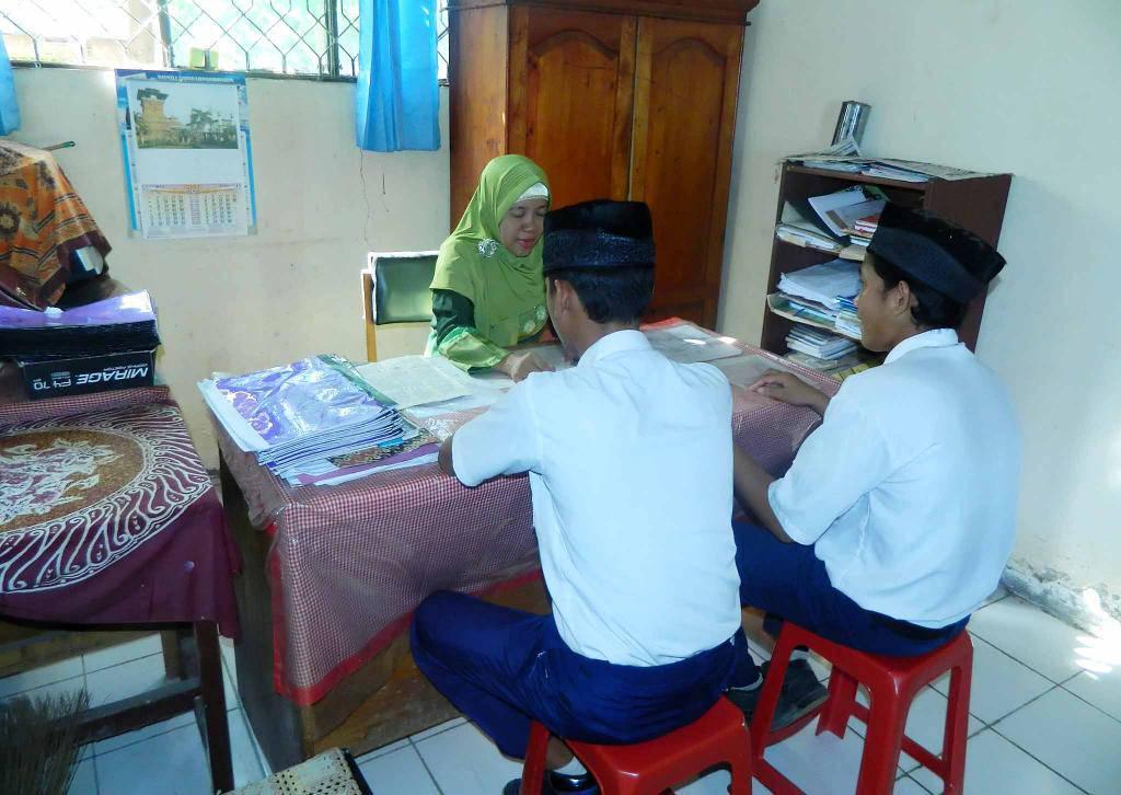 http://cdn.idntimes.com/content-images/post/old/5fab0-guru-bk_kalsel.kemenag.goid.jpg