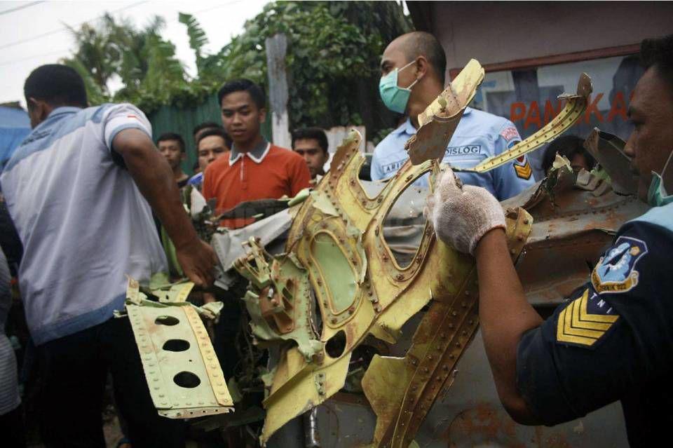 http://cdn.idntimes.com/content-images/post/20160211/60958-evakuasi-pesawat-super-tucano-tt-3108-bkc-highres-6b6d3c496c5f26c90087ef08c3d42319.jpg