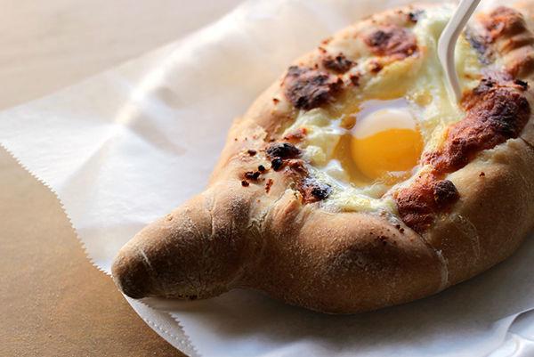 http://cdn.idntimes.com/content-images/post/old/66f1c-Pizza10_theeatenpathcom.jpg