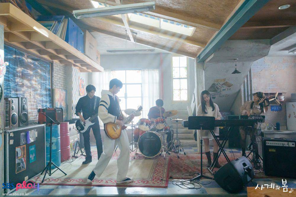 still cuts drama Spring of Youth (dok. SBS/Spring of Youth)