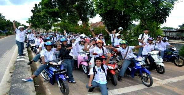 http://cdn.idntimes.com/content-images/post/old/6a905-konvoi-kelulusan_indonesiarayanews.jpg