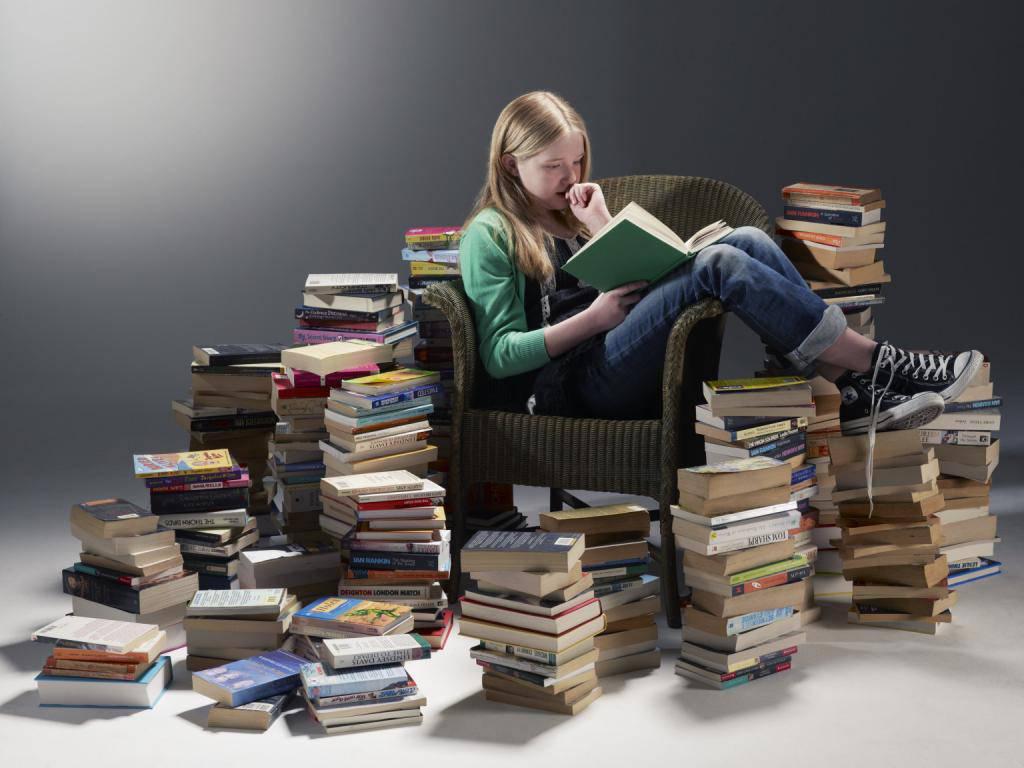 http://cdn.idntimes.com/content-images/post/old/6bcac-o-READING-PILE-OF-BOOKS-facebook.jpg