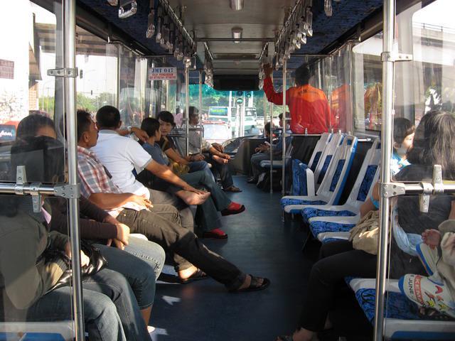 http://cdn.idntimes.com/content-images/post/old/6c80a-1di-dalam-busway-mau-ke-ancol--1-.jpg